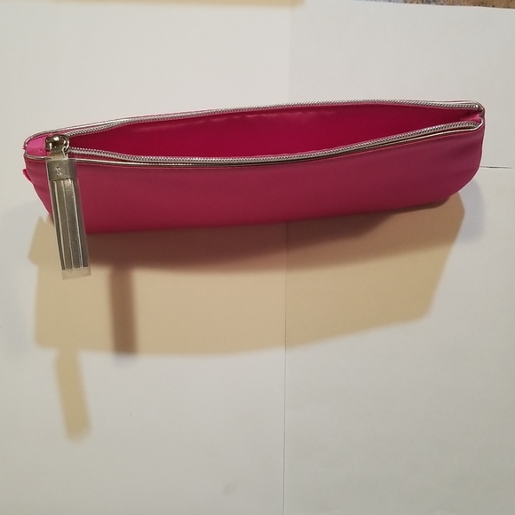 Clinique hot pink makeup carrying case with zipper closure & silver tassel NWOT - Picture 3 of 3